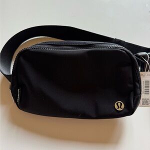 lululemon Everywhere Belt Bag
